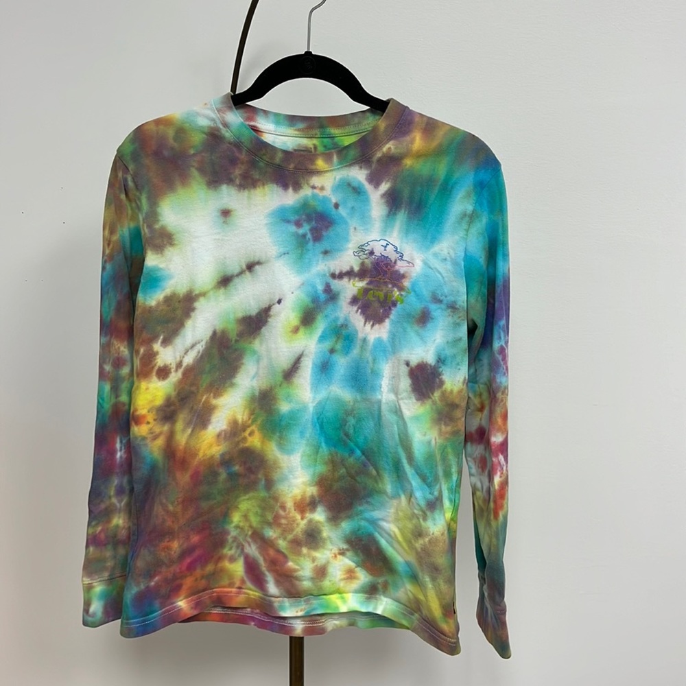 Self tie dyed Levi’s masc xs long sleeve tee